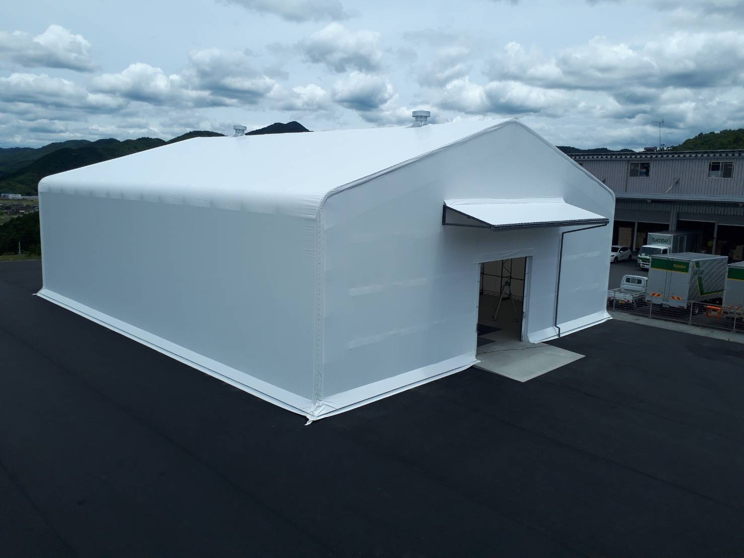 防鳥ネット付きテント倉庫